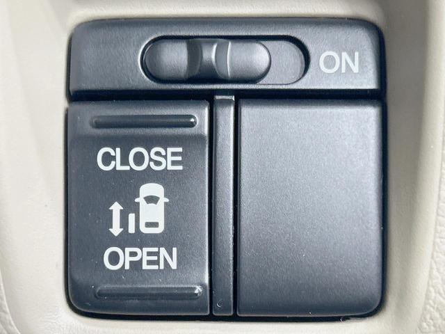 【パワースライドドア】スマートキーや運転席のスイッチでスライドドアの開閉が可能♪電動だから力を入れてドアを開ける必要が無く、小さいお子様でも、重い荷物を持っている時もラクに開け閉めできます♪