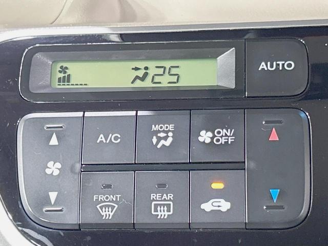 【オートエアコン】一度お好みの温度に設定すれば、車内の温度を検知し風量や温度を自動で調整。暑い…寒い…と何度もスイッチ操作をする必要はありません。快適な車内空間には必須の機能ですね♪