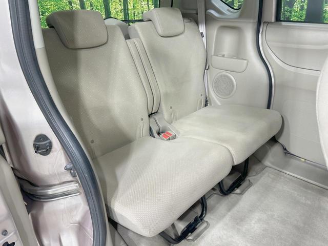 後部座席も気になるようなキズ・汚れやへたり等、大きなダメージはなく、良好な状態です。