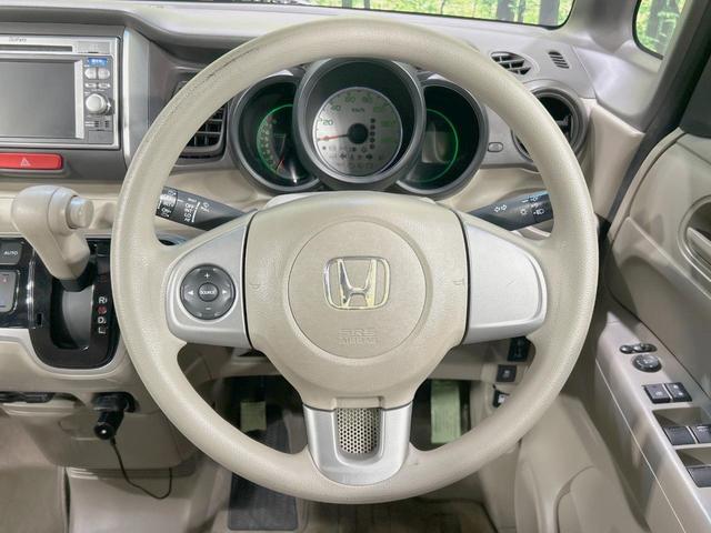 インテリアに合わせたデザインのステアリングは、運転される方のことも考え、運転しやすい形状、大きさです。是非一度、実際に触ってお確かめください。