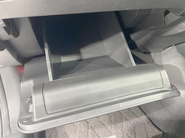 ノート Ｘ　純正９インチナビ　全周囲カメラ　エマージェンシーブレーキ　禁煙車　ドラレコ　コーナーセンサー　スマートキー　ＬＥＤヘッド　ビルトインＥＴＣ　レーンアシスト　オートライト　オートエアコン（49枚目）