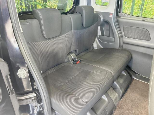 後部座席も気になるようなキズ・汚れやへたり等、大きなダメージはなく、良好な状態です。