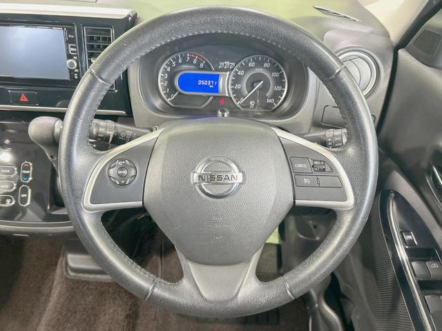 インテリアに合わせたデザインのステアリングは、運転される方のことも考え、運転しやすい形状、大きさです。是非一度、実際に触ってお確かめください。