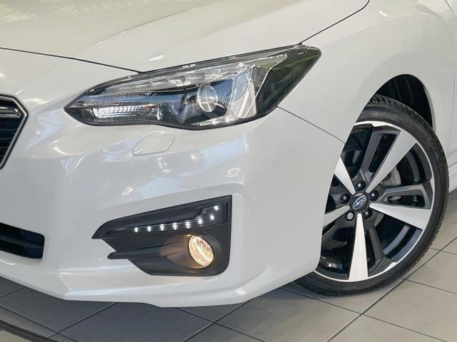 【ＬＥＤヘッドライト】悪天候や夜間走行時も良好な視界を確保し安心して運転できる高輝度ＬＥＤヘッドライトを装備！点灯速度が早く、消費電力も抑えられています。