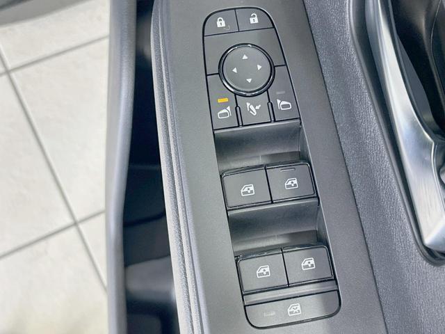 セレナ ｅ－パワー　ハイウェイスターＶ　純正１２型ナビ　全周囲カメラ　両側電動　プロパイロット　シート／ステアリングヒーター　ドラレコ　ＥＴＣ　デジタルインナーミラー　サンシェード　ＢＳＭ　置き型充電　ＨＤＭＩ　ＡｐｐｌｅＣａｒＰｌａｙ（47枚目）