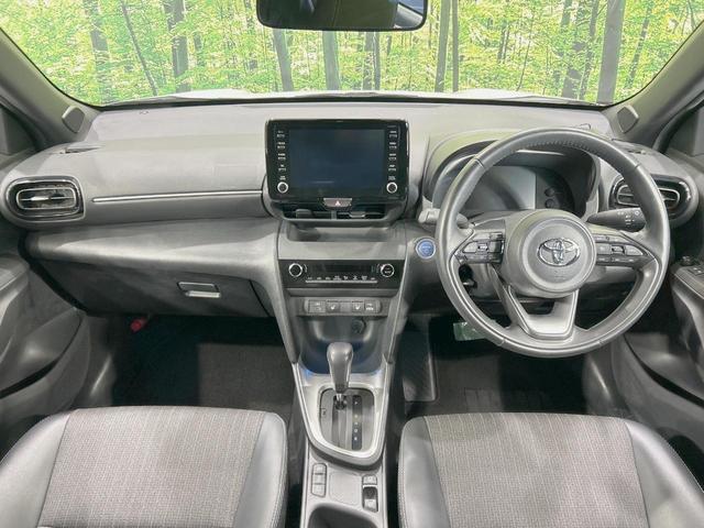 ヤリスクロス ハイブリッドＺ　純正８型ナビ　全周囲カメラ　セーフティセンス　前席シートヒーター　ステアリングヒーター　パワーシート　ハーフレザー　ＥＴＣ　レーダークルーズ　ＢＳＭ　ＬＥＤヘッド　スマートキー　ＵＳＢ端子（2枚目）