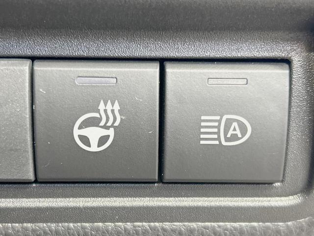 ヤリスクロス ハイブリッドＺ　純正８型ナビ　全周囲カメラ　セーフティセンス　前席シートヒーター　ステアリングヒーター　パワーシート　ハーフレザー　ＥＴＣ　レーダークルーズ　ＢＳＭ　ＬＥＤヘッド　スマートキー　ＵＳＢ端子（7枚目）