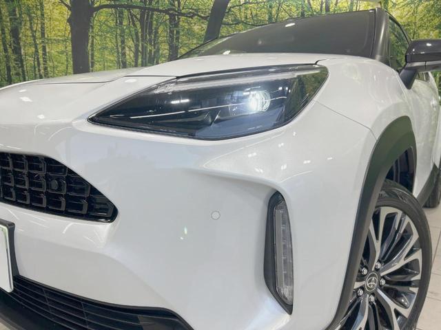 ヤリスクロス ハイブリッドＺ　純正８型ナビ　全周囲カメラ　セーフティセンス　前席シートヒーター　ステアリングヒーター　パワーシート　ハーフレザー　ＥＴＣ　レーダークルーズ　ＢＳＭ　ＬＥＤヘッド　スマートキー　ＵＳＢ端子（12枚目）