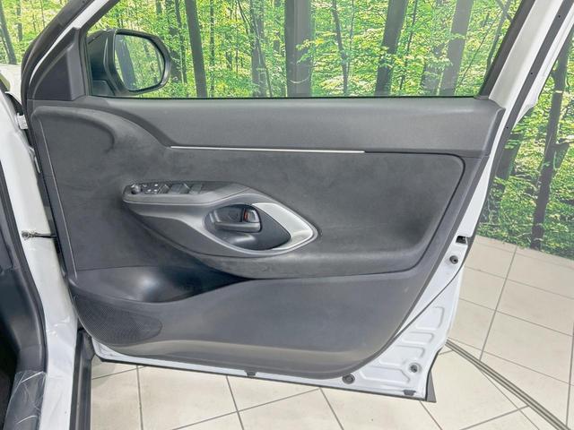 ヤリスクロス ハイブリッドＺ　純正８型ナビ　全周囲カメラ　セーフティセンス　前席シートヒーター　ステアリングヒーター　パワーシート　ハーフレザー　ＥＴＣ　レーダークルーズ　ＢＳＭ　ＬＥＤヘッド　スマートキー　ＵＳＢ端子（46枚目）