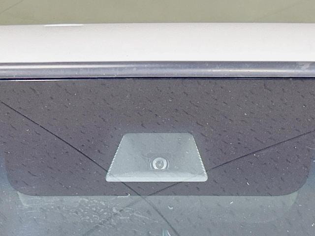 Ｎ－ＢＯＸカスタム Ｌターボ　両側電動ドア　純正ナビ　バックカメラ　衝突軽減　禁煙車　ハーフレザーシート　コーナーセンサー　スマートキー　ＬＥＤヘッド　ビルトインＥＴＣ　純正１５インチアルミ（5枚目）