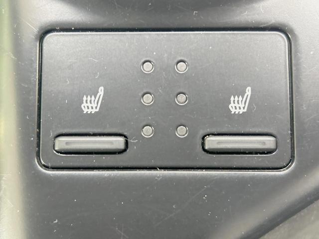 カムリ WSレザーパッケージ 純正8型ナビ JBLサウンド バックカメラ 衝突被害軽減システム レーダークルーズ 禁煙車 レザーシート ドラレコ コーナーセンサー スマートキー LEDヘッド ビルトインETC 純正18インチアルミ(6枚目)