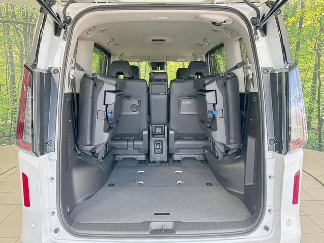 セレナ ハイウェイスターＶ　登録済未使用車　純正１２．３型ナビ　プロパイロット　インテリジェントルームミラー　両側電動ドア　全周囲カメラ　ハーフレザーシート　ドラレコ　コーナーセンサー　ＬＥＤヘッド　ＥＴＣ２．０（11枚目）