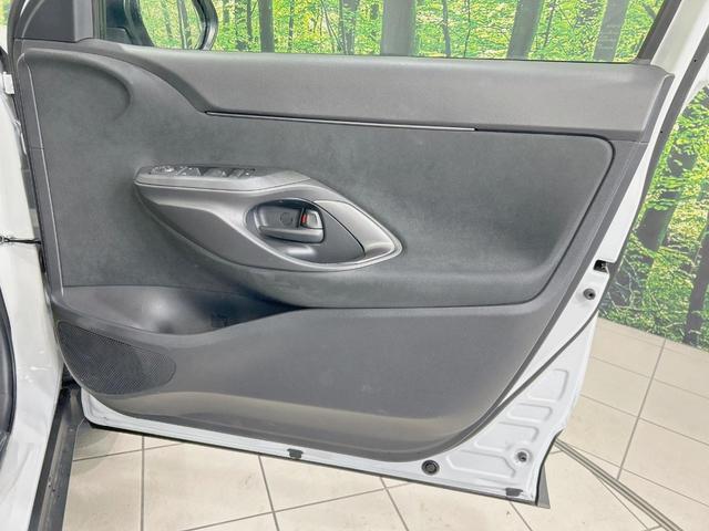 ヤリスクロス ハイブリッドZ 純正8型ナビ 全周囲カメラ 衝突軽減 レーダークルーズ 禁煙車 ブラインドスポットモニター ステアリングヒーター コーナーセンサー LEDヘッド シートヒーター スマートキー オートライト ETC(50枚目)