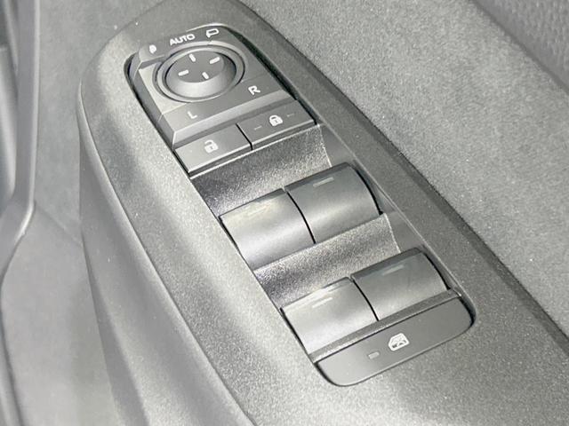 ヤリスクロス ハイブリッドZ 純正8型ナビ 全周囲カメラ 衝突軽減 レーダークルーズ 禁煙車 ブラインドスポットモニター ステアリングヒーター コーナーセンサー LEDヘッド シートヒーター スマートキー オートライト ETC(52枚目)