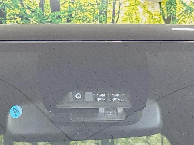 ヴォクシー ＺＳ　煌ＩＩ　両側電動スライド　純正１０型ナビ　後席モニター　バックカメラ　セーフティーセンス　禁煙車　コーナーセンサー　レーンキープ　スマートキー　ＬＥＤヘッド　ＥＴＣ　クルコン　オートマチックハイビーム（6枚目）