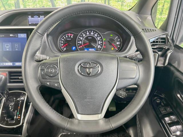 ヴォクシー ＺＳ　煌ＩＩ　両側電動スライド　純正１０型ナビ　後席モニター　バックカメラ　セーフティーセンス　禁煙車　コーナーセンサー　レーンキープ　スマートキー　ＬＥＤヘッド　ＥＴＣ　クルコン　オートマチックハイビーム（12枚目）