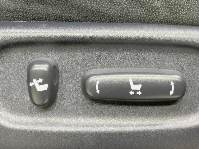 ヴェルファイア ２．４Ｚ　Ｇエディション　純正８型ナビ　後席モニター　バックカメラ　両側電動ドア　禁煙車　パワーシート　パワーバックドア　ＥＴＣ　クルコン　ＨＩＤヘッド　Ｂｌｕｅｔｏｏｔｈ　スマートキー　ダブルエアコン　オットマン（7枚目）