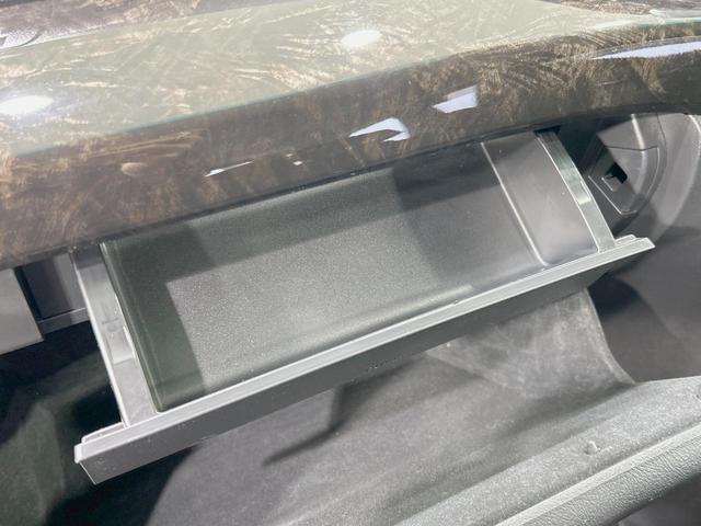 ヴェルファイア ２．４Ｚ　Ｇエディション　純正８型ナビ　後席モニター　バックカメラ　両側電動ドア　禁煙車　パワーシート　パワーバックドア　ＥＴＣ　クルコン　ＨＩＤヘッド　Ｂｌｕｅｔｏｏｔｈ　スマートキー　ダブルエアコン　オットマン（45枚目）