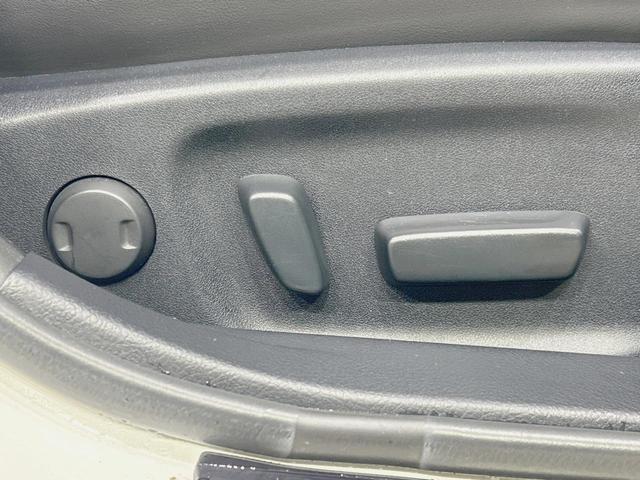 クラウンハイブリッド アスリートＧ　サンルーフ　純正８型ナビ　バックカメラ　禁煙車　クルコン　ＥＴＣ　　前後ドラレコ　メモリー機能付きパワーシート　シートベンチレーション　ＨＩＤヘッドライト　Ｂｌｕｅｔｏｏｔｈ　スマートキー（29枚目）