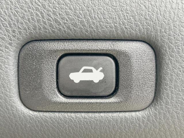 クラウンハイブリッド アスリートＧ　サンルーフ　純正８型ナビ　バックカメラ　禁煙車　クルコン　ＥＴＣ　　前後ドラレコ　メモリー機能付きパワーシート　シートベンチレーション　ＨＩＤヘッドライト　Ｂｌｕｅｔｏｏｔｈ　スマートキー（31枚目）