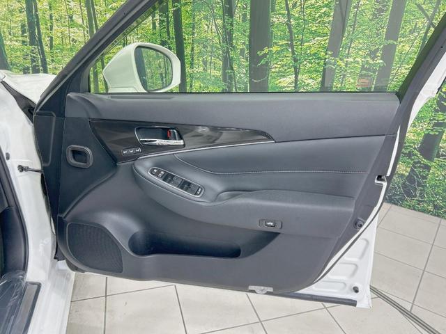 クラウンハイブリッド アスリートＧ　サンルーフ　純正８型ナビ　バックカメラ　禁煙車　クルコン　ＥＴＣ　　前後ドラレコ　メモリー機能付きパワーシート　シートベンチレーション　ＨＩＤヘッドライト　Ｂｌｕｅｔｏｏｔｈ　スマートキー（39枚目）