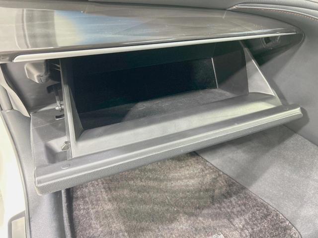 クラウンハイブリッド アスリートＧ　サンルーフ　純正８型ナビ　バックカメラ　禁煙車　クルコン　ＥＴＣ　　前後ドラレコ　メモリー機能付きパワーシート　シートベンチレーション　ＨＩＤヘッドライト　Ｂｌｕｅｔｏｏｔｈ　スマートキー（44枚目）