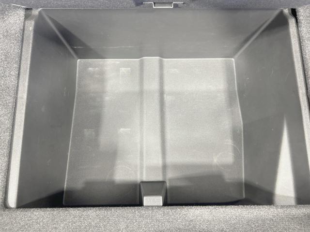 クラウンハイブリッド アスリートＧ　サンルーフ　純正８型ナビ　バックカメラ　禁煙車　クルコン　ＥＴＣ　　前後ドラレコ　メモリー機能付きパワーシート　シートベンチレーション　ＨＩＤヘッドライト　Ｂｌｕｅｔｏｏｔｈ　スマートキー（45枚目）