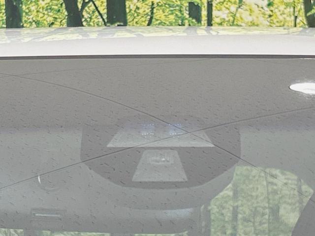 フィットハイブリッド Ｌパッケージ　純正ナビ　バックカメラ　衝突軽減　禁煙車　クルコン　ＥＴＣ　ＨＩＤヘッド　Ｂｌｕｅｔｏｏｔｈ　スマートキー　電動格納ミラー　オートライト　オートエアコン　横滑り防止（5枚目）