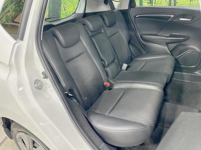 フィットハイブリッド Ｌパッケージ　純正ナビ　バックカメラ　衝突軽減　禁煙車　クルコン　ＥＴＣ　ＨＩＤヘッド　Ｂｌｕｅｔｏｏｔｈ　スマートキー　電動格納ミラー　オートライト　オートエアコン　横滑り防止（9枚目）