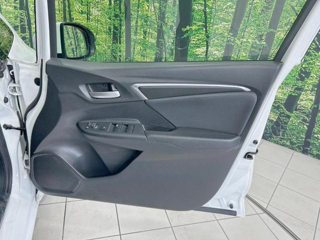 フィットハイブリッド Ｌパッケージ　純正ナビ　バックカメラ　衝突軽減　禁煙車　クルコン　ＥＴＣ　ＨＩＤヘッド　Ｂｌｕｅｔｏｏｔｈ　スマートキー　電動格納ミラー　オートライト　オートエアコン　横滑り防止（37枚目）
