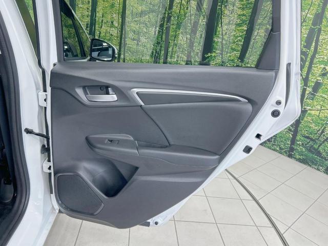 フィットハイブリッド Ｌパッケージ　純正ナビ　バックカメラ　衝突軽減　禁煙車　クルコン　ＥＴＣ　ＨＩＤヘッド　Ｂｌｕｅｔｏｏｔｈ　スマートキー　電動格納ミラー　オートライト　オートエアコン　横滑り防止（39枚目）