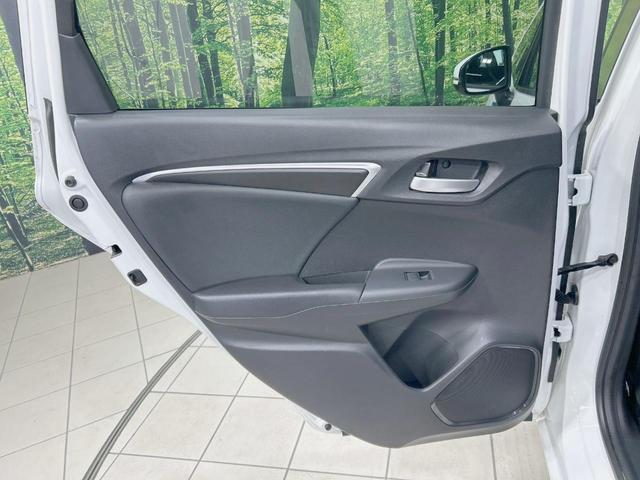 フィットハイブリッド Ｌパッケージ　純正ナビ　バックカメラ　衝突軽減　禁煙車　クルコン　ＥＴＣ　ＨＩＤヘッド　Ｂｌｕｅｔｏｏｔｈ　スマートキー　電動格納ミラー　オートライト　オートエアコン　横滑り防止（40枚目）