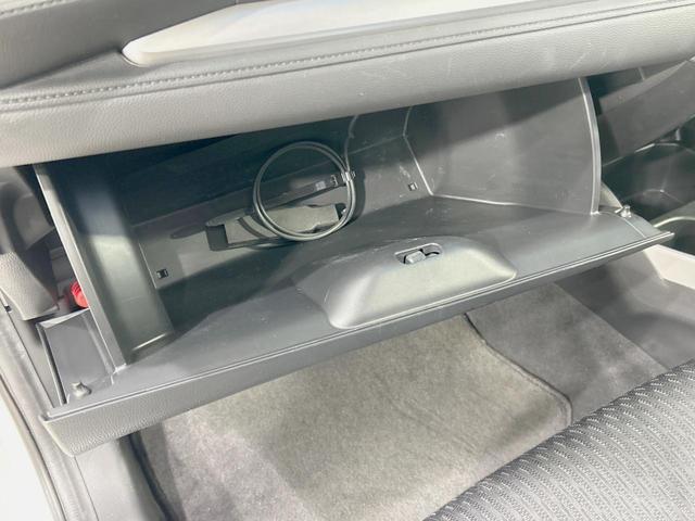 フィットハイブリッド Ｌパッケージ　純正ナビ　バックカメラ　衝突軽減　禁煙車　クルコン　ＥＴＣ　ＨＩＤヘッド　Ｂｌｕｅｔｏｏｔｈ　スマートキー　電動格納ミラー　オートライト　オートエアコン　横滑り防止（41枚目）