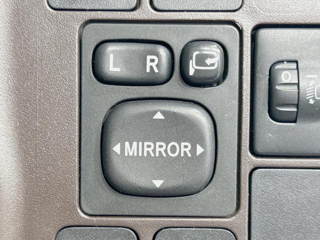 �y�d���i�[�~���[�z�T�C�h�~���[�͓d���i�[���ƂȂ��Ă���A�������ԏ�ł��L�Y�������X�N��}�����܂��B