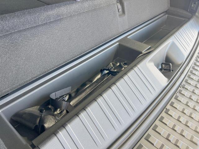 ランドクルーザー２５０ ＶＸ　純正１２型ナビ　トヨタチームメイト　アドバンストドライブ　サンルーフ　全周囲カメラ　衝突軽減　ＥＴＣ２．０　禁煙車　電動リア　レザーシート　ベンチレーション　パワーシート　デジタルインナーミラー（53枚目）