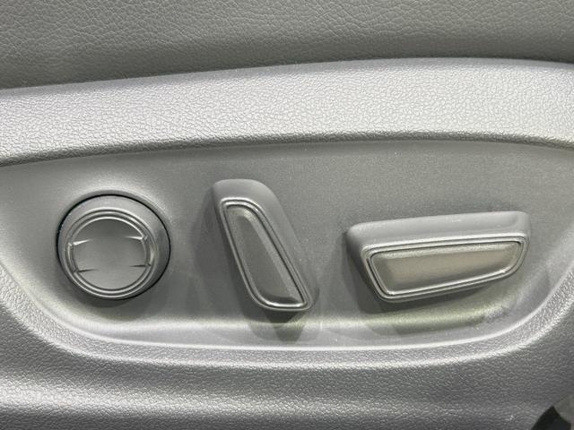 カムリ ＷＳ　純正９型ナビ　バックカメラ　禁煙車　レーダークルーズ　ＥＴＣ２．０　衝突軽減　オートマチックハイビーム　ハーフレザーシート　パワーシート　コーナーセンサー　スマートキー　ＬＥＤヘッド／フォグ（7枚目）