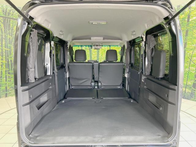 ���i�̂���������ʋ΁A���}���ɏ\���ȉ׎��X�y�[�X���m�ۂ��Ă���܂��B�Z�J���h�V�[�g��|���ƁA�傫�ȉו��̐ύڂ��\�ł���