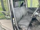 運転席まわりには十分なスペースがあり、大柄な方でもゆったり運転していただける環境です。