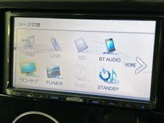 【純正ナビ】人気の純正ナビを装備。オーディオ機能も充実しており、Ｂｌｕｅｔｏｏｔｈ接続すればお持ちのスマホやＭＰ３プレイヤーの音楽を再生可能！毎日の運転がさらに楽しくなります！！ 5