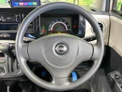 インテリアに合わせたデザインのステアリングは、運転される方のことも考え、運転しやすい形状、大きさです。是非一度、実際に触ってお確かめください。 7