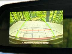 【バックカメラ】駐車時に後方がリアルタイム映像で確認できます。大型商業施設や立体駐車場での駐車時や、夜間のバック時に大活躍！運転スキルに関わらず、今や必須となった装備のひとつです！ 4