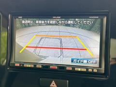 【バックカメラ】駐車時に後方がリアルタイム映像で確認できます。大型商業施設や立体駐車場での駐車時や、夜間のバック時に大活躍！運転スキルに関わらず、今や必須となった装備のひとつです！ 4