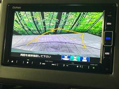 【バックカメラ】駐車時に後方がリアルタイム映像で確認できます。大型商業施設や立体駐車場での駐車時や、夜間のバック時に大活躍！運転スキルに関わらず、今や必須となった装備のひとつです！ 5