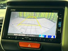 【バックカメラ】駐車時に後方がリアルタイム映像で確認できます。大型商業施設や立体駐車場での駐車時や、夜間のバック時に大活躍！運転スキルに関わらず、今や必須となった装備のひとつです！ 5