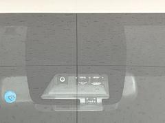 【トヨタセーフティセンス】走行中に前方の車両等を認識し、衝突しそうな時は警報とブレーキで衝突回避と被害軽減をアシスト。より安全にドライブをお楽しみいただけます。 3