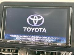 【メーカー純正９型ナビ】インテリアに溶け込むスタイリッシュな「専用設計」メーカーナビを装備♪視認性や操作性など基本性能にも優れ、より上質なカーライフをお楽しみいただけます。 4