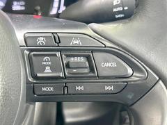 【レーダークルーズコントロール】高速道路での長距離走行が楽に！！自動で速度を保つクルーズコントロールが、衝突軽減システムと連携し、前方の車両を感知して車間を保つように速度調節してくれます！！ 6