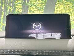 【１０．２５インチマツダコネクト】車内の雰囲気にマッチした大型ディスプレイ。スマホ接続でのナビ使用やＢｌｕｅｔｏｏｔｈ再生等、様々な機能が楽しめます。直感的なダイヤル操作が可能で、使い勝手も良好です。 4
