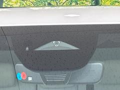 【スマートブレーキサポート】走行中に前方の車両等を認識し、衝突しそうな時は警報とブレーキで衝突回避と被害軽減をアシスト。より安全にドライブをお楽しみいただけます。 6