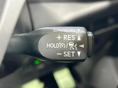 【レーダークルーズコントロール】高速道路での長距離走行が楽に！！自動で速度を保つクルーズコントロールが、衝突軽減システムと連携し、前方の車両を感知して車間を保つように速度調節してくれます！！ 7